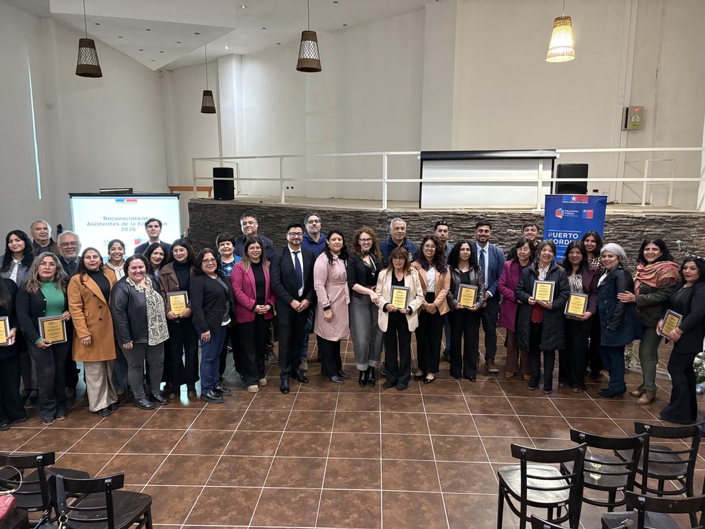 Ceremonia de reconocimiento a asistentes de la educación en Coquimbo y Andacollo por SLEP Puerto Cordillera