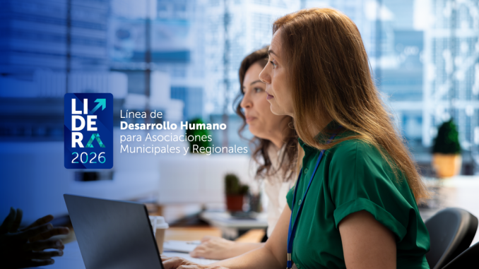 Autoridad de la SUBDERE informando sobre el fondo de capacitación para asociaciones municipales en Coquimbo